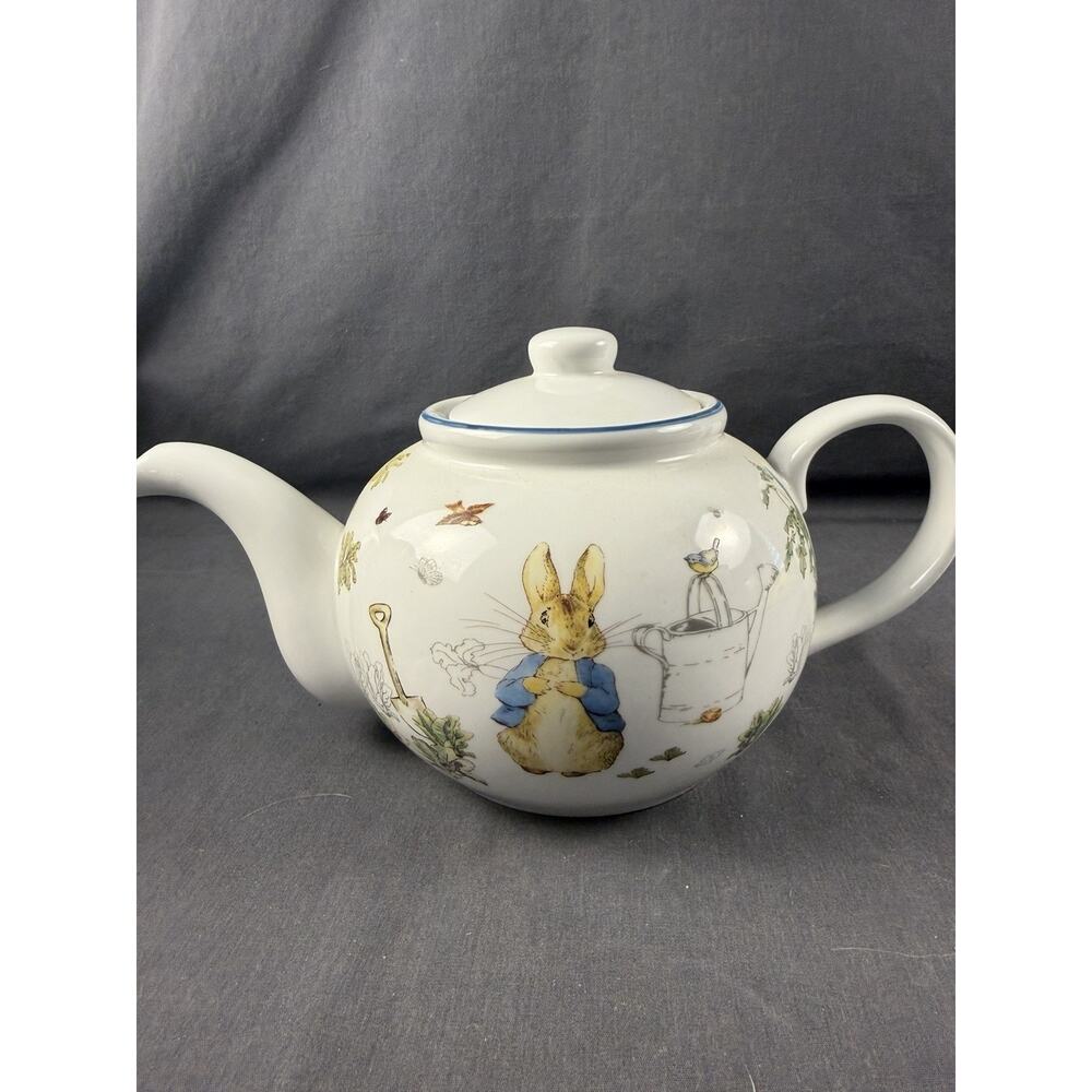 Beatrix Potter -Peter Rabbit in Garden Ceramic 4 cup Teapot/Lid [ZRIKE BRAND]